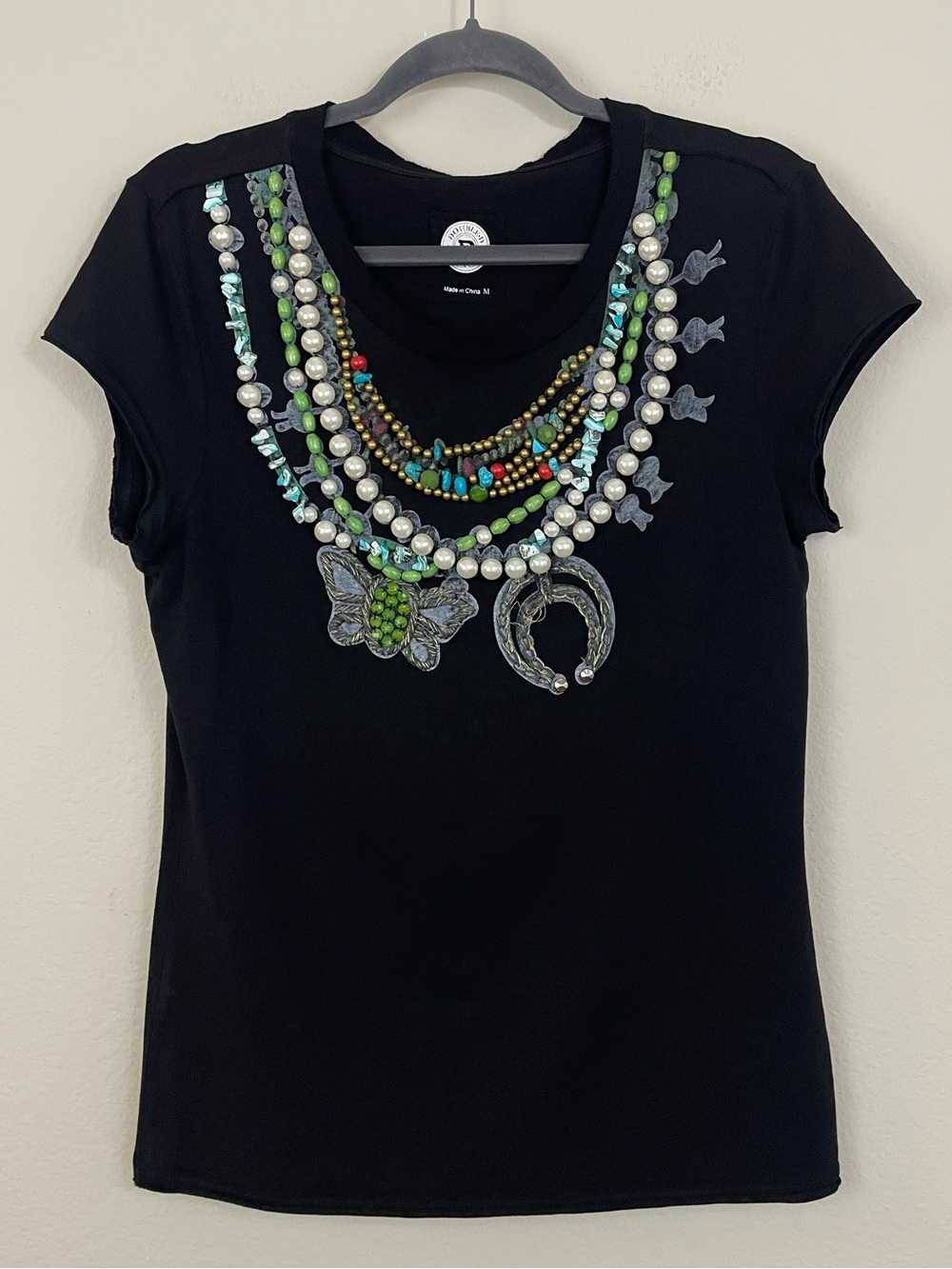 Double D Ranch Embellished Black Shirt Sleeve Tee with Beaded Necklace Size M